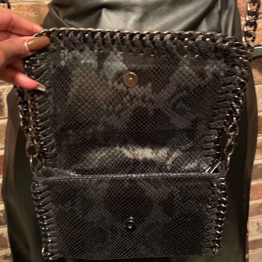 Crossbody - Picture 2 of 6